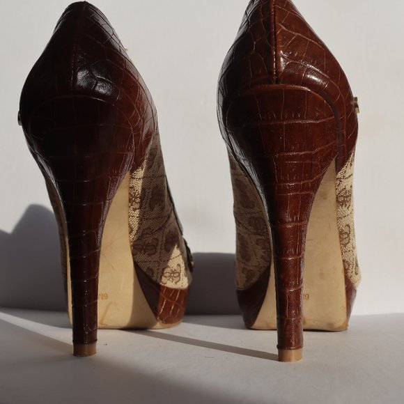 Guess Pumps - Picture 4 of 8